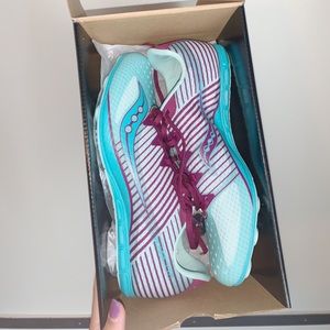 Brand new Saucony Race Shoes